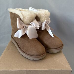 Womens Ugg Boots Sz 7 Gita Bailey Bow Pompoms Chestnut & Cream Coquette Festival